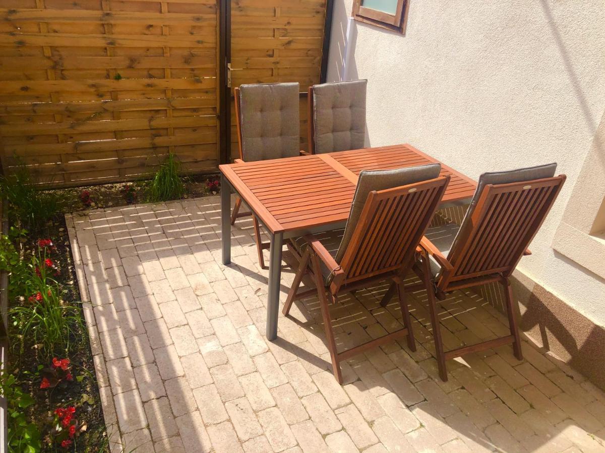 Boróka Apartman Belváros Veszprém Esterno foto